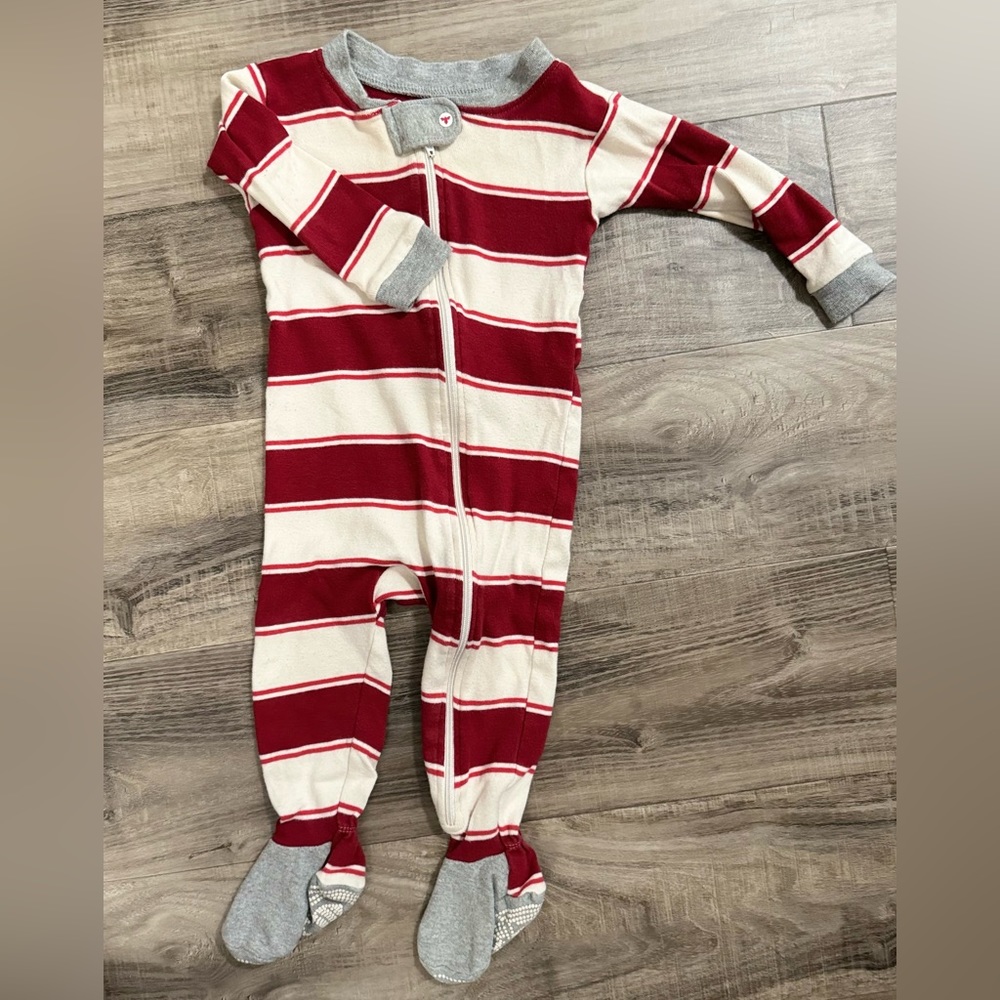 Burt’s bees footed pajamas. 6-9 months.